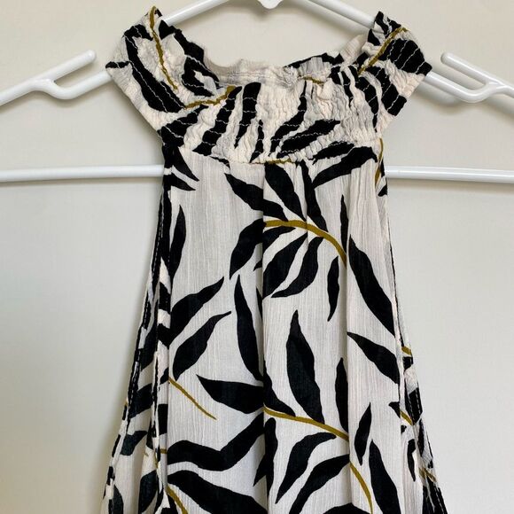 Fever Black and White Leaf Print Tank Top Size Medium - Picture 2 of 9